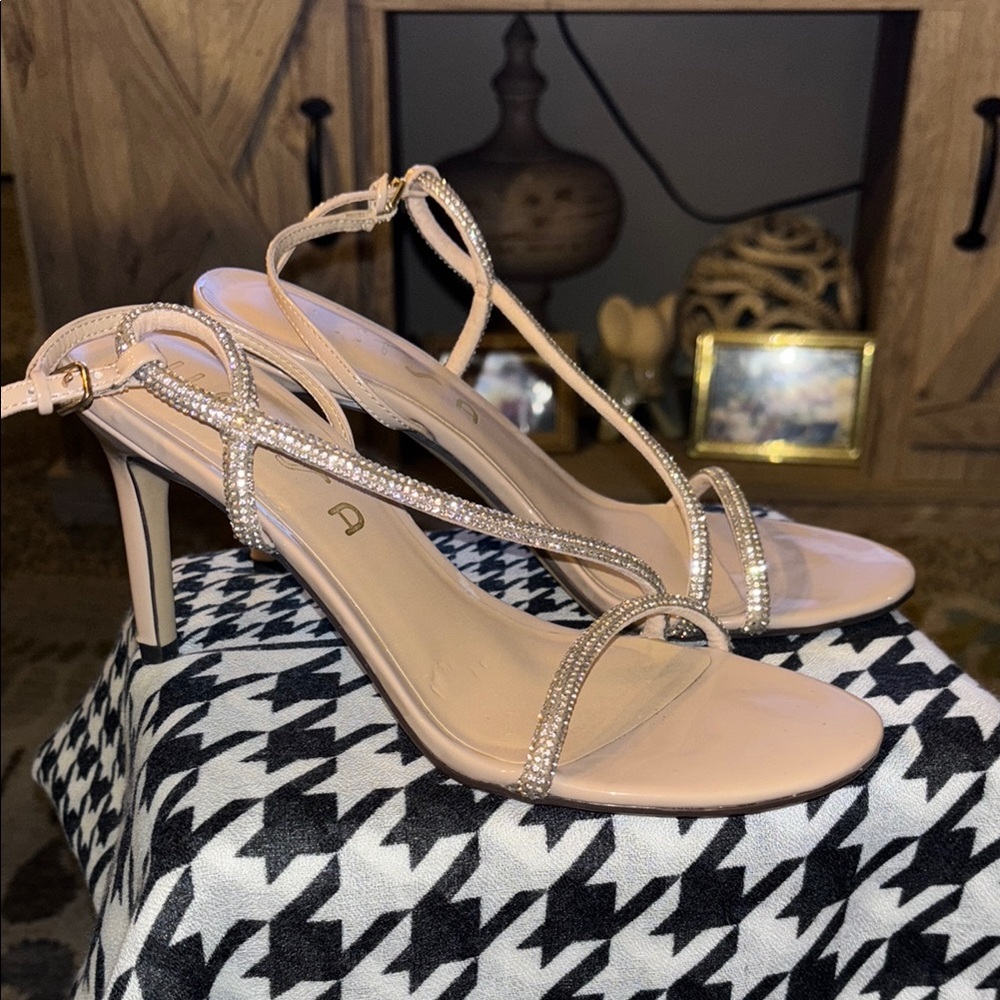 Beige heeled sandals with unisa brand rhinestones